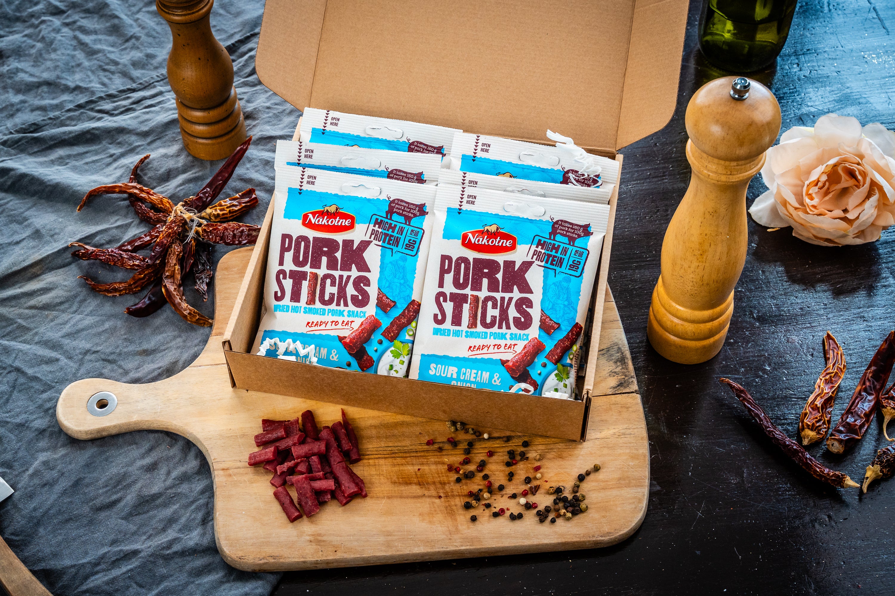 NAKOTNE PORK STICKS SOUR CREAM ONION ( 8 x 35g)